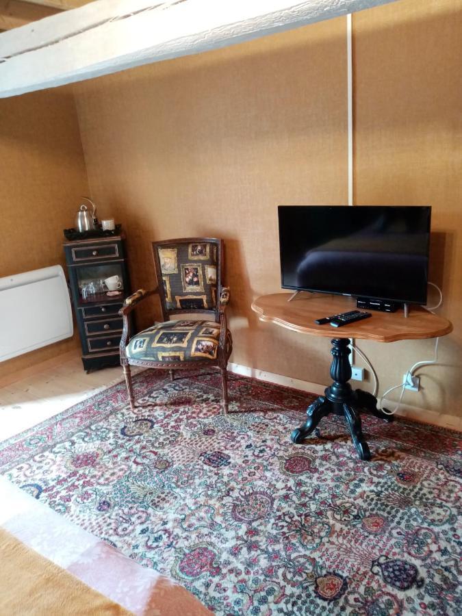 Chambre D'Hotes Acces Separe Et Possibilite Table D'Hotes Sur Reservation Apartment Ver  Luaran gambar